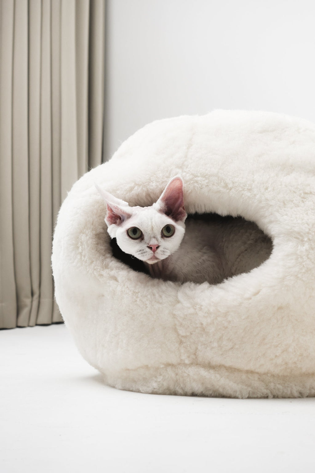 Nest Natural Sheepskin Pet Bed - White