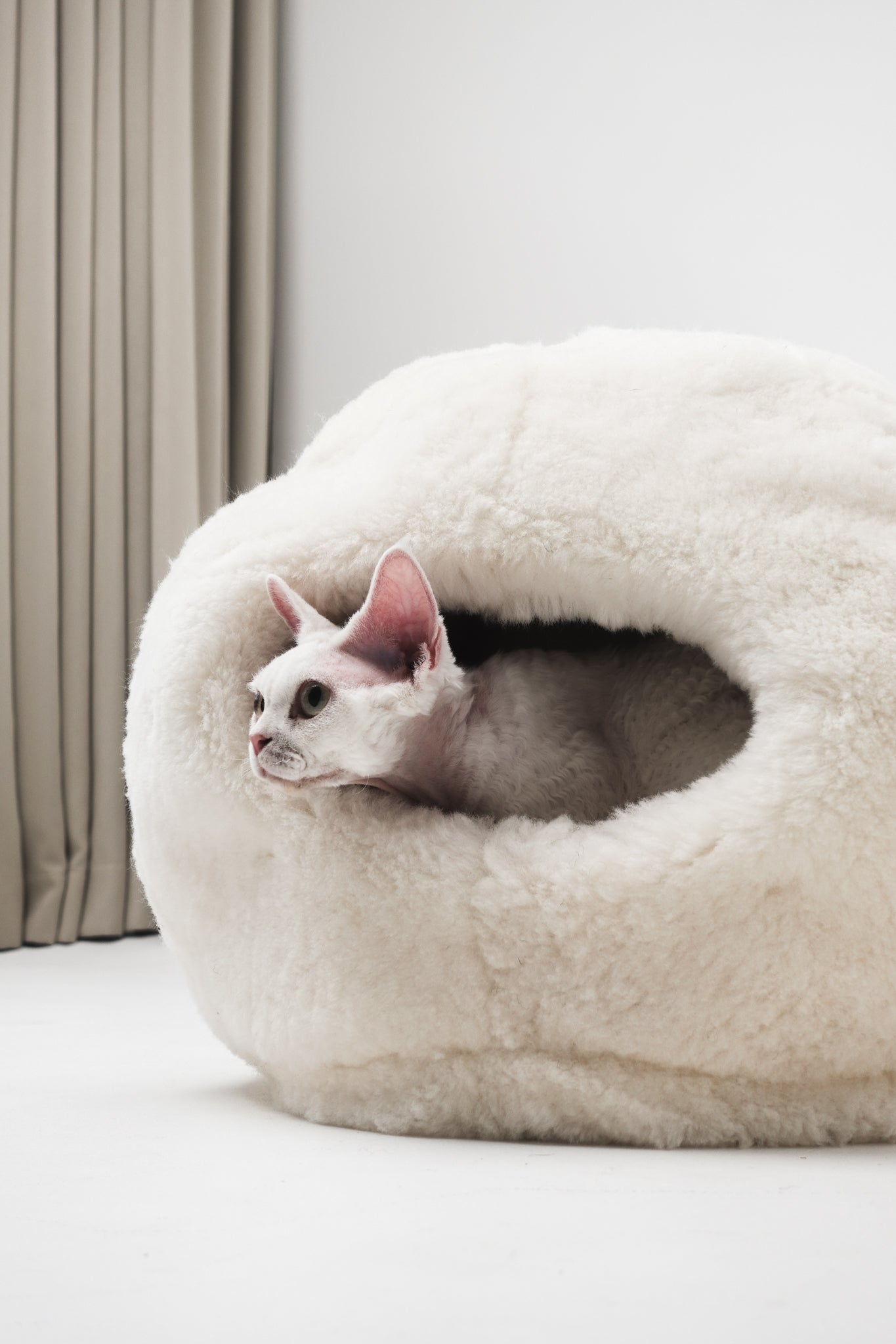 Nest Natural Sheepskin Pet Bed - White